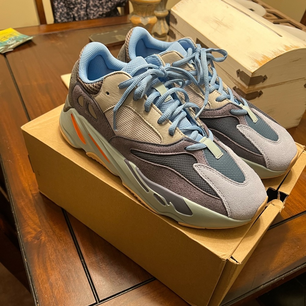 Yeezy Boost 700 carbon blue